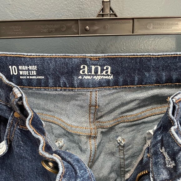 a.n.a 
High-rise
Baggy wide leg
EUC
Size 10 (runs large)
Dark Lunar - Picture 2 of 3